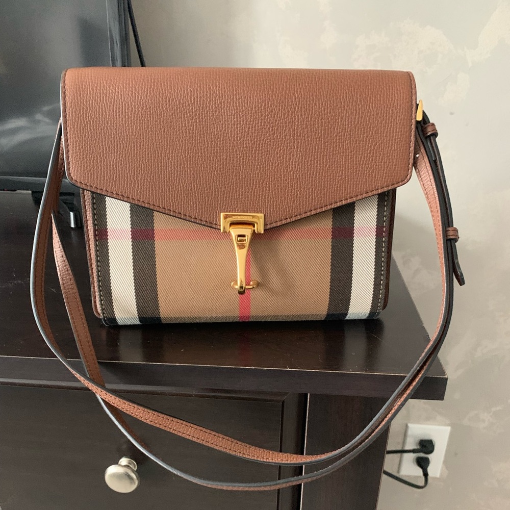 Burberry gorgeous shoulder bag